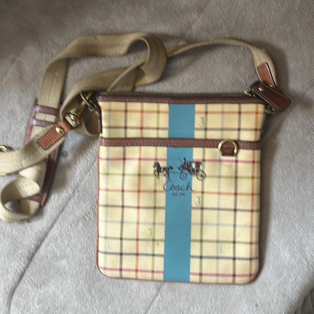 Vintage crossbody Coach horse and carriage bag, normal wear. - Picture 5 of 5